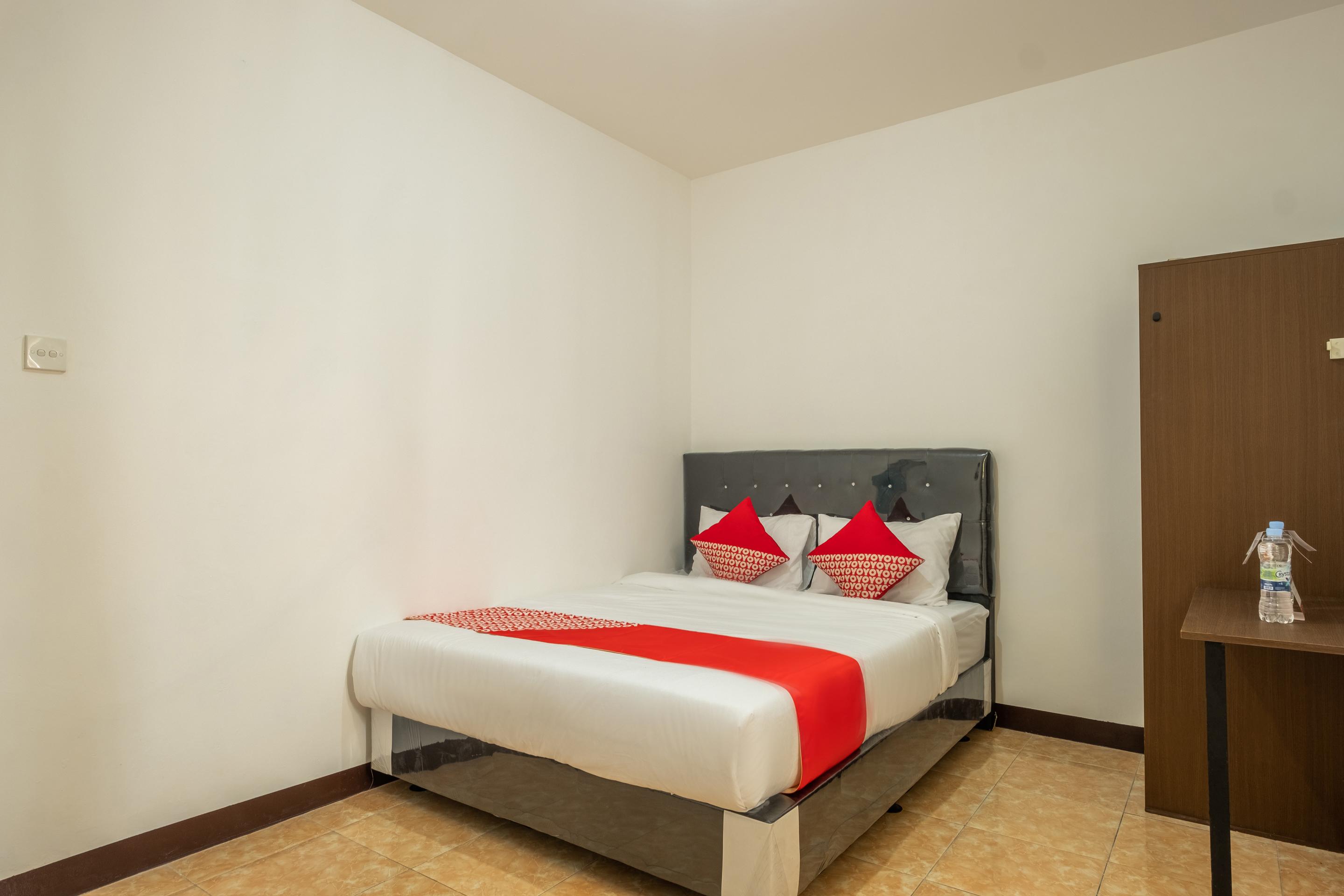 Oyo 1460 Anyelir Residence Чиребон Экстерьер фото