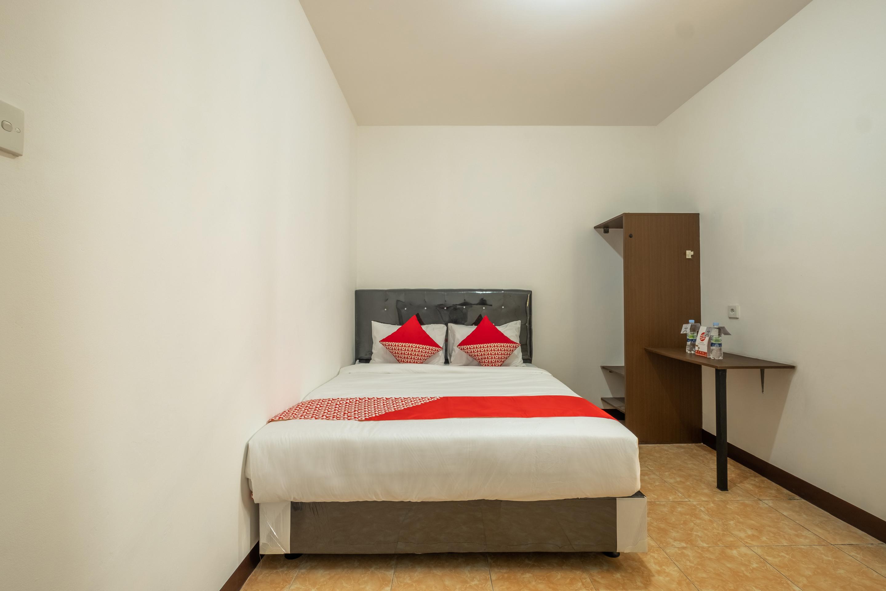 Oyo 1460 Anyelir Residence Чиребон Экстерьер фото