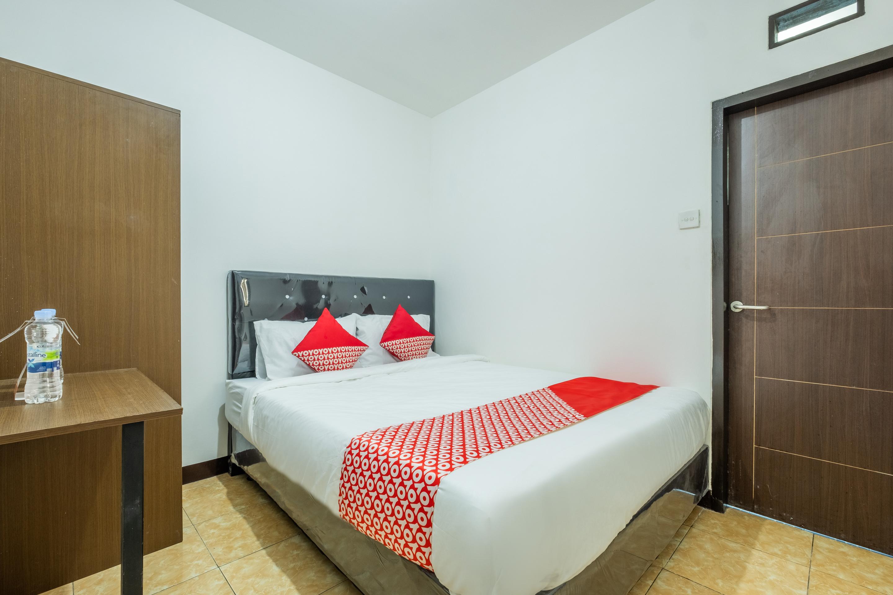 Oyo 1460 Anyelir Residence Чиребон Экстерьер фото