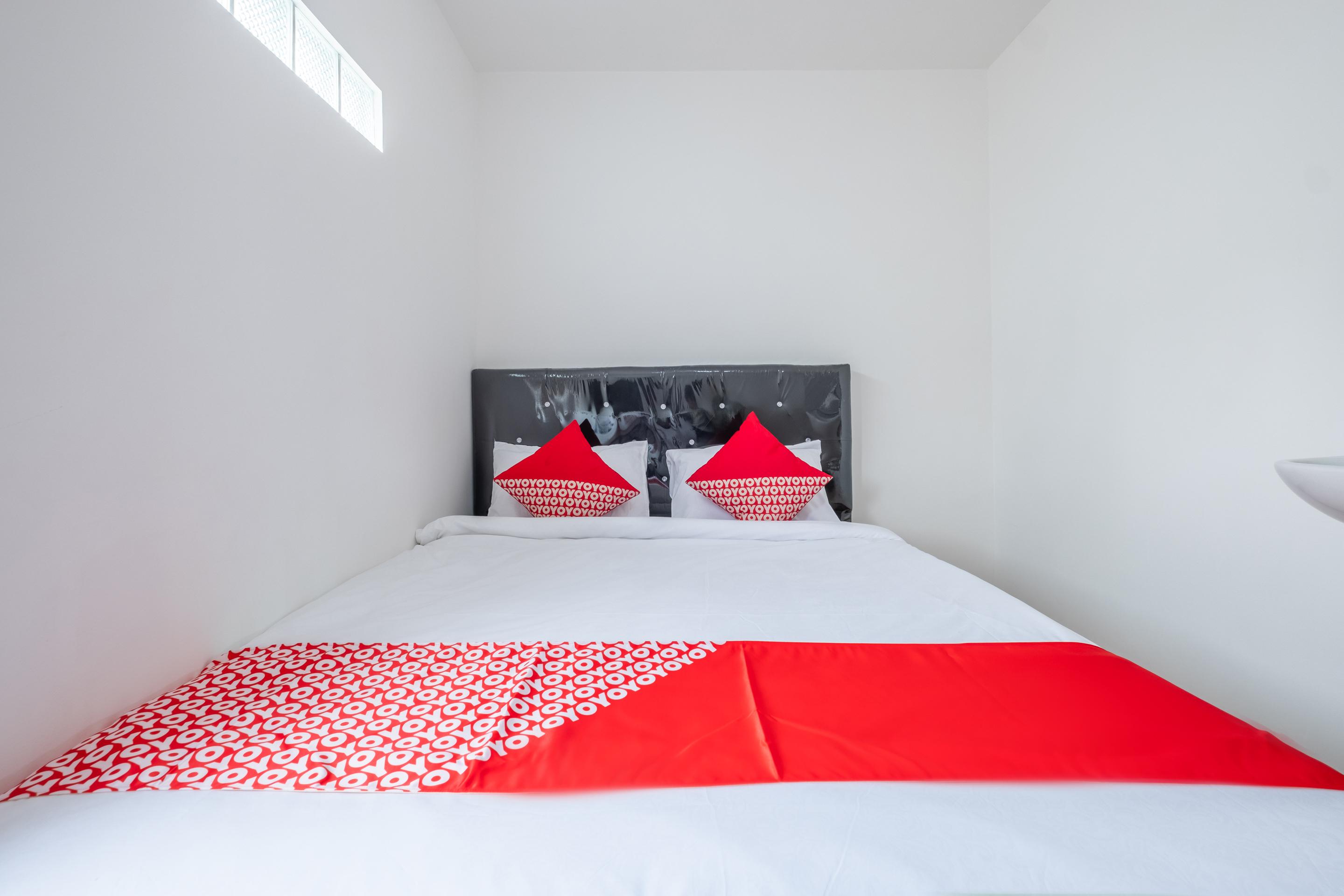 Oyo 1460 Anyelir Residence Чиребон Экстерьер фото