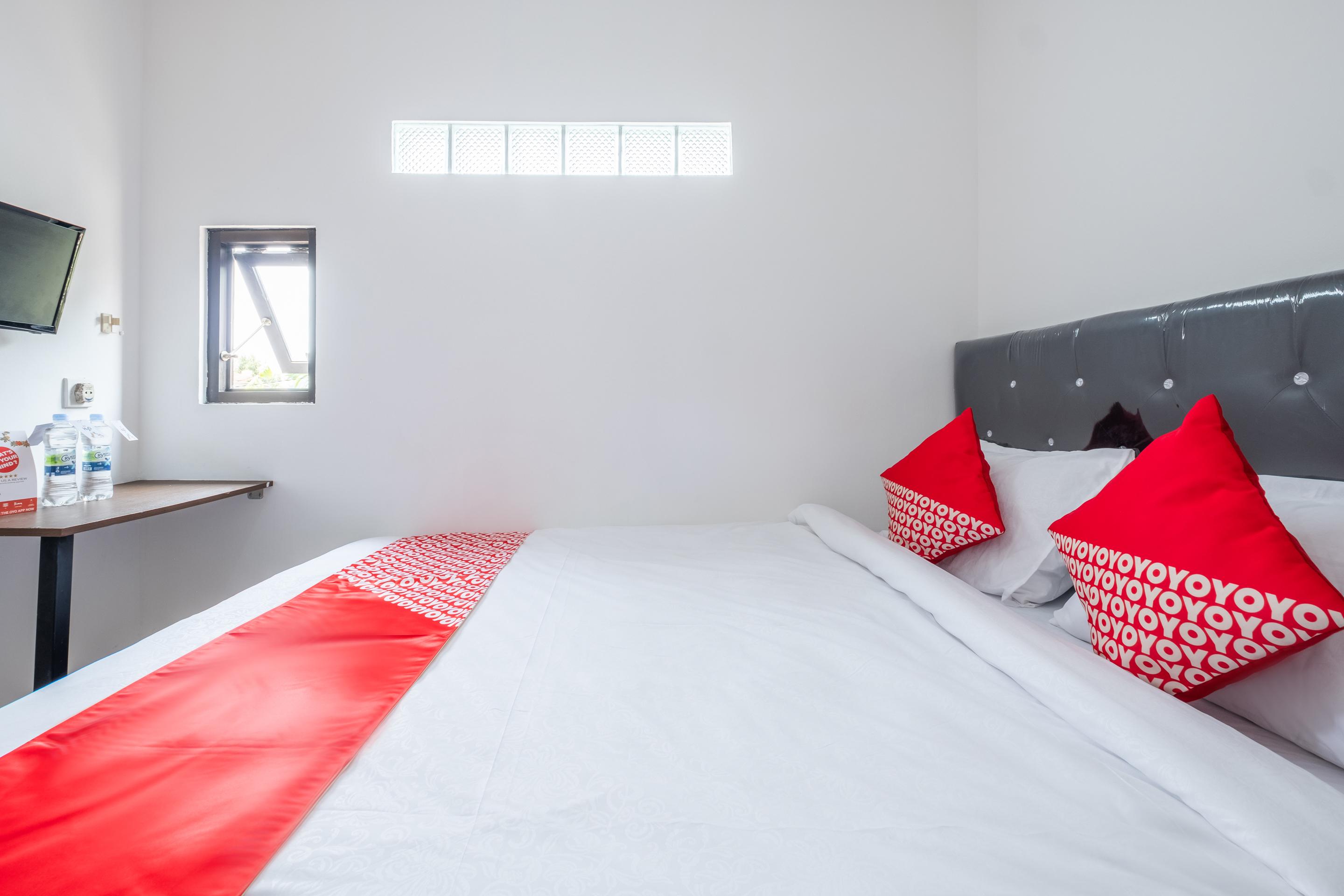 Oyo 1460 Anyelir Residence Чиребон Экстерьер фото
