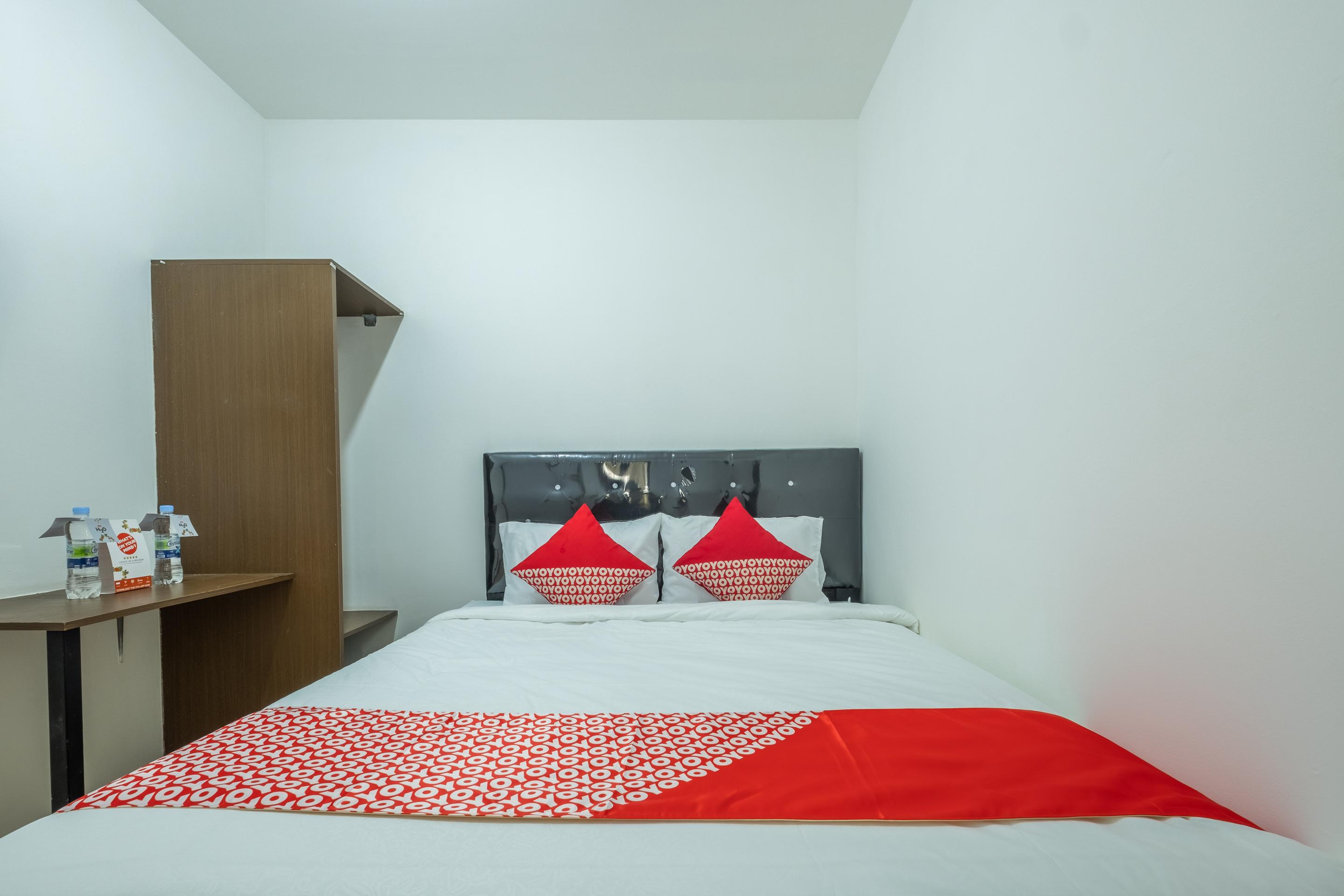 Oyo 1460 Anyelir Residence Чиребон Экстерьер фото